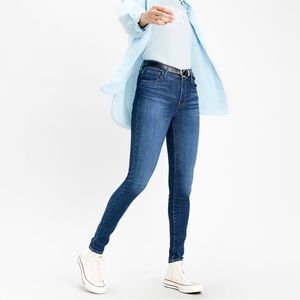 Levi’s 720 high rise super skinny size 27 in great condition!
